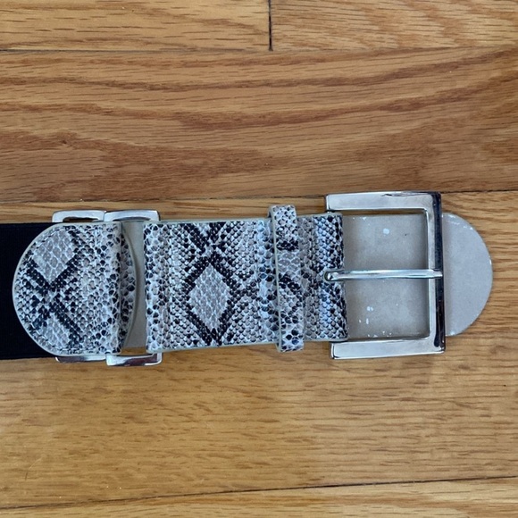 Bundle of 2 Belts/Macy’s Black Faux Snakeskin/ Target White Western - Picture 9 of 13